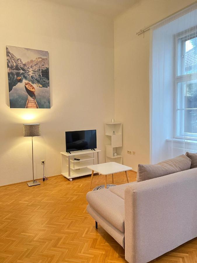 Alpa 2 Zimmer Wohnung In Wien Rochusmarkt Exterior photo